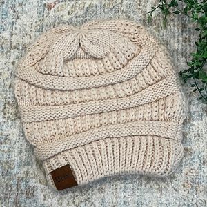 Redess beanie hat